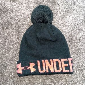 Under Armour winter beanie. Very soft and warm! NWOT
